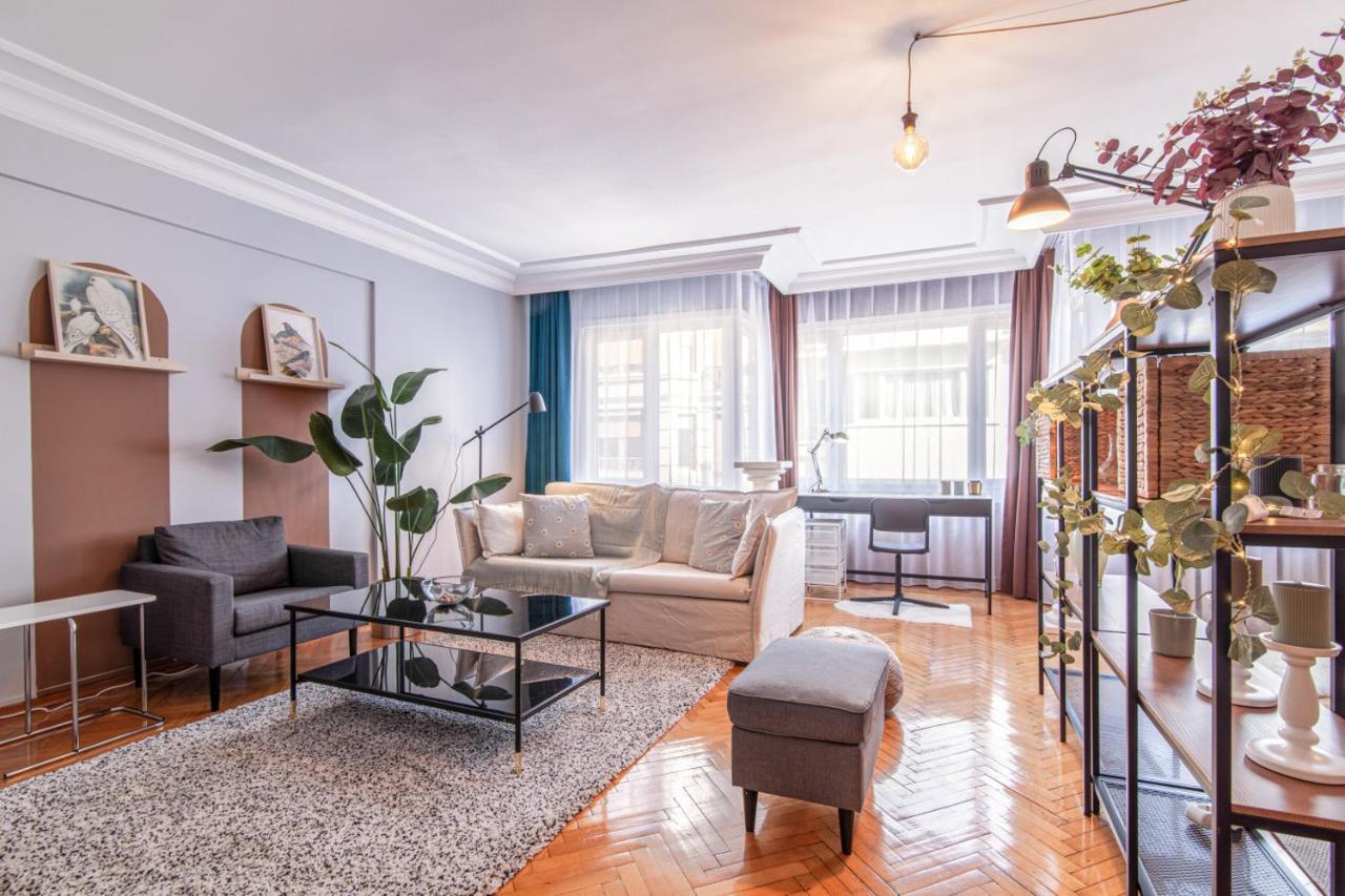 Gorgeous Flat With Lovely Balcony In Nisantasi Istanbul Exterior photo